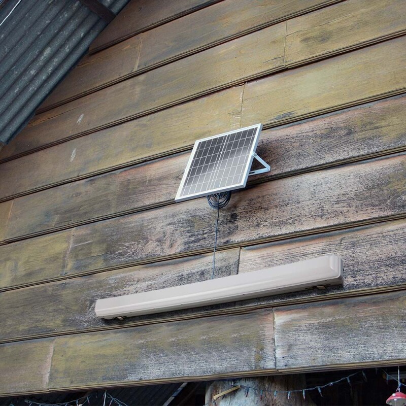 LED solárne lineárne svietidlo 120cm senzor pohybu/svetelný senzor-aut.zopnutie/vypnutie, ďiaľ.ovládanie CCT=3000-6000K (SKU: 6500) VT-120018