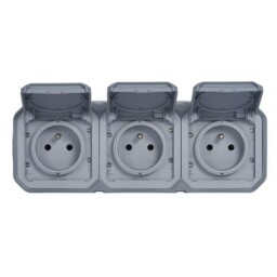 Plexo55 069763L zásuvka 3x2P+PE povrch. predkábl. sivá