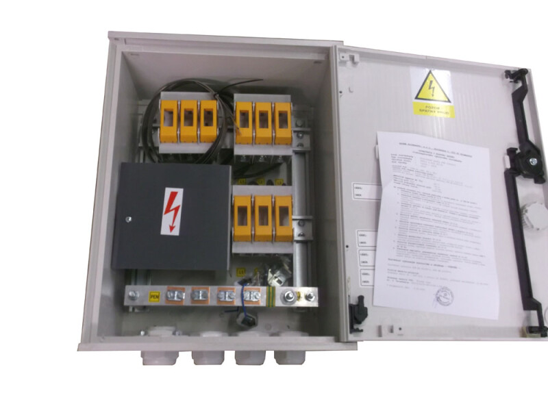 Poistková skriňa na stĺp SPP 10 S VV/S 70/35 pre troch odberateľov, 3x(3)PN000, vrátane úchytu na stĺp, energetický uzáver