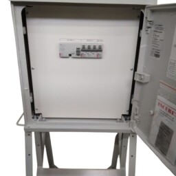 Staveniskový rozvádzač RB-4/32A/3x16A/KS Incobex R6E33-0001-001 (1x32A/5pól. , 1x16A/5pól. + 2x 16A/250V)