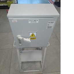 Staveniskový rozvádzač RB-4/32A/3x16A/KS Incobex R6E33-0001-001 (1x32A/5pól. , 1x16A/5pól. + 2x 16A/250V)