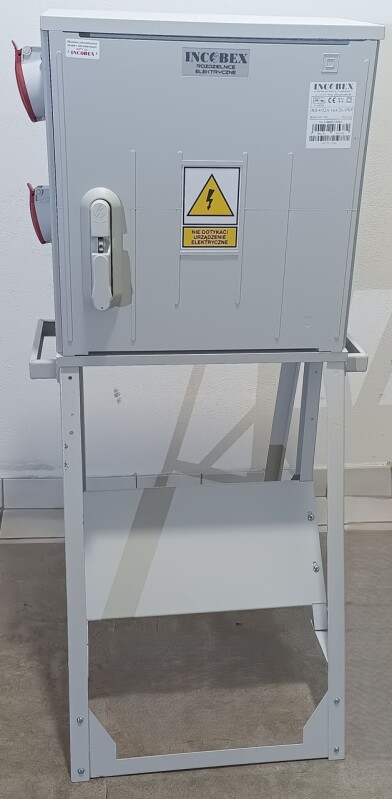 Staveniskový rozvádzač RB-4/32A/3x16A/KS Incobex R6E33-0001-001 (1x32A/5pól. , 1x16A/5pól. + 2x 16A/250V)