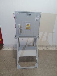 Staveniskový rozvádzač RB-4/32A/3x16A/KS Incobex R6E33-0001-001 (1x32A/5pól. , 1x16A/5pól. + 2x 16A/250V)