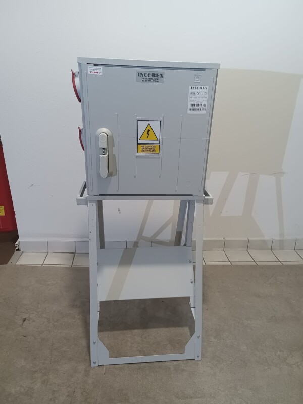 Staveniskový rozvádzač RB-4/32A/3x16A/KS Incobex R6E33-0001-001 (1x32A/5pól. , 1x16A/5pól. + 2x 16A/250V)