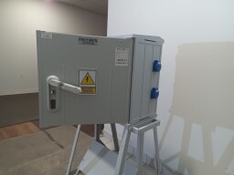 Staveniskový rozvádzač RB-4/32A/3x16A/KS Incobex R6E33-0001-001 (1x32A/5pól. , 1x16A/5pól. + 2x 16A/250V)