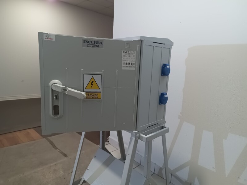 Staveniskový rozvádzač RB-4/32A/3x16A/KS Incobex R6E33-0001-001 (1x32A/5pól. , 1x16A/5pól. + 2x 16A/250V)