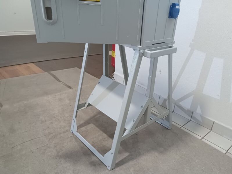 Staveniskový rozvádzač RB-4/32A/3x16A/KS Incobex R6E33-0001-001 (1x32A/5pól. , 1x16A/5pól. + 2x 16A/250V)